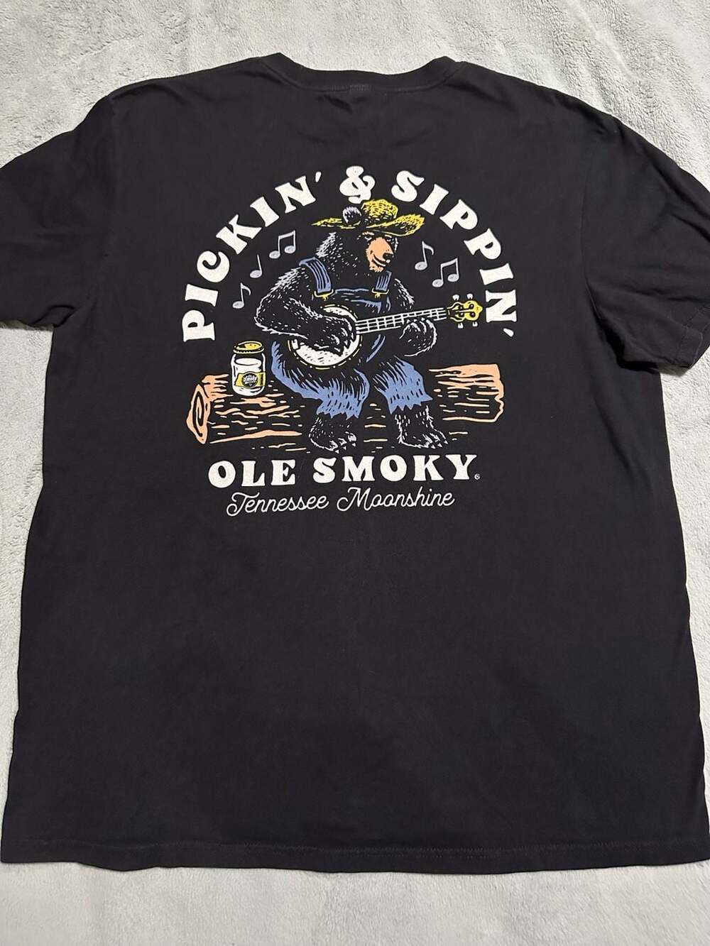 Ole Smoky Tennessee Moonshine Pickin' & Sippin' Bear Banjo Graphic Tee,  XL